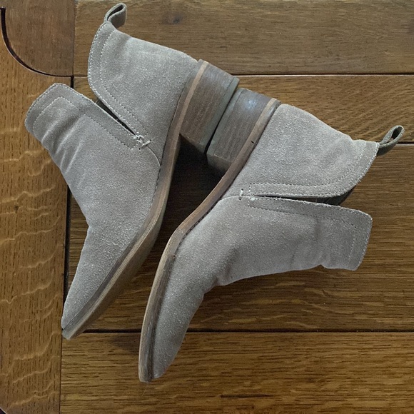 Dolce Vita- Tivon ankle suede bootie - Picture 3 of 6